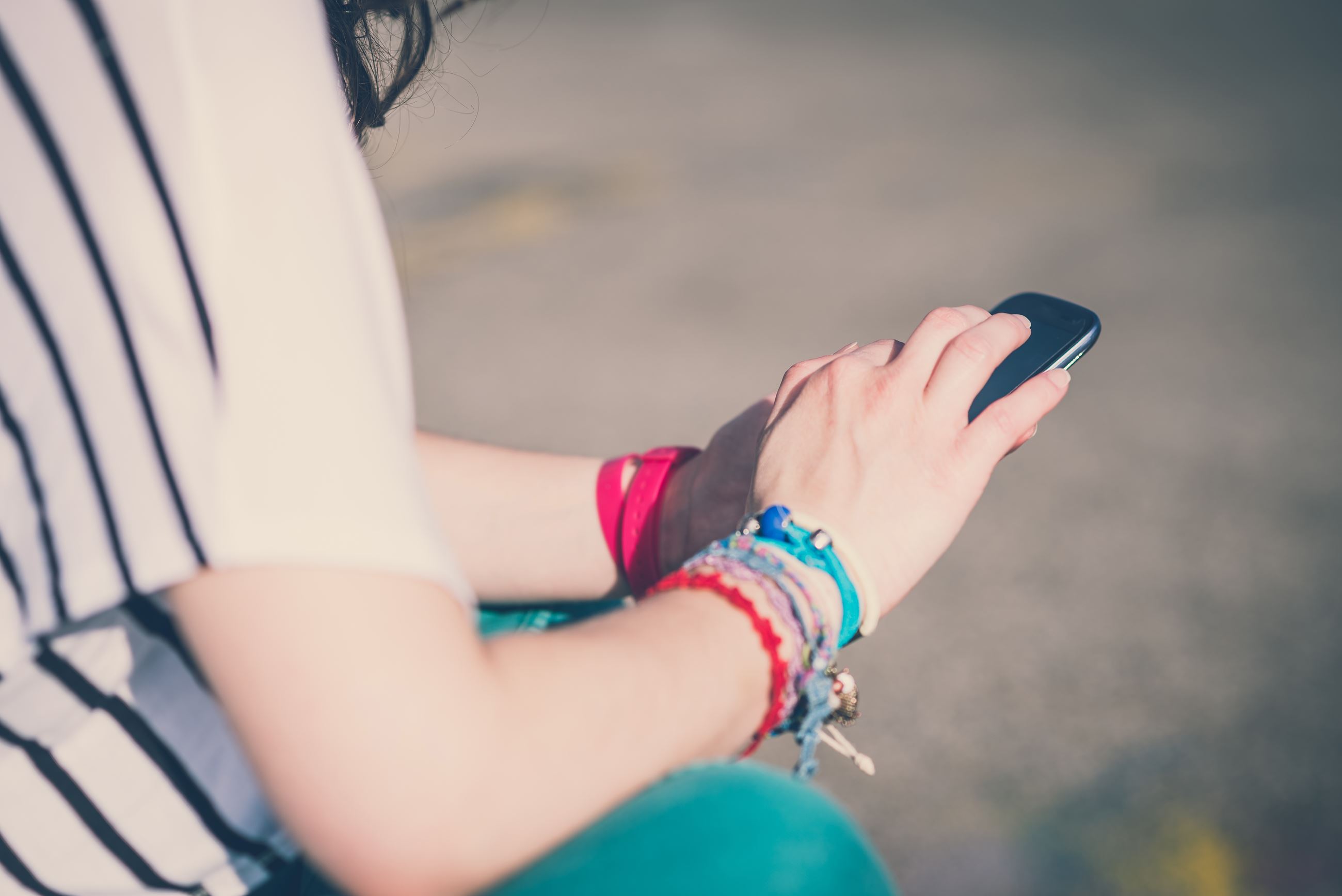 graphicstock-close-up-of-hands-woman-using-smart-phone-in-the-city_rgGYf-V-xb